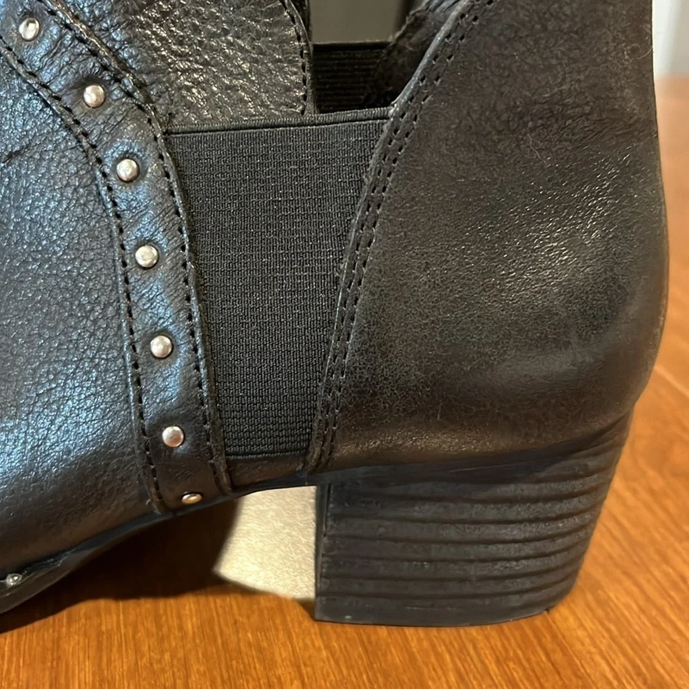 Earth Delrio Black Leather Studded Ankle Boots size 7.5